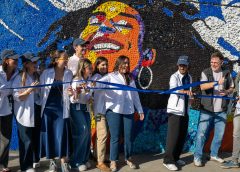 Minalba inaugura mural ecológico hecho con 150 mil tapas recicladas